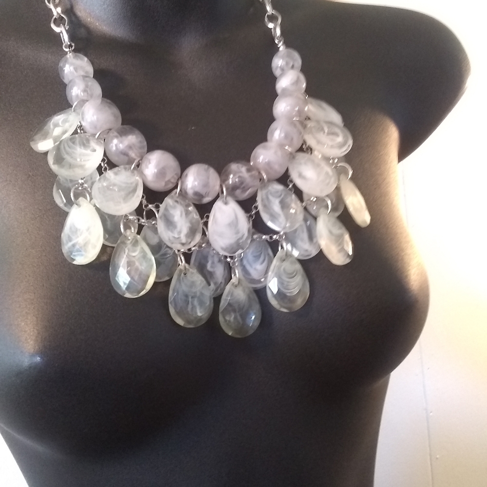 Statement Neckwear - Picture 3 of 4